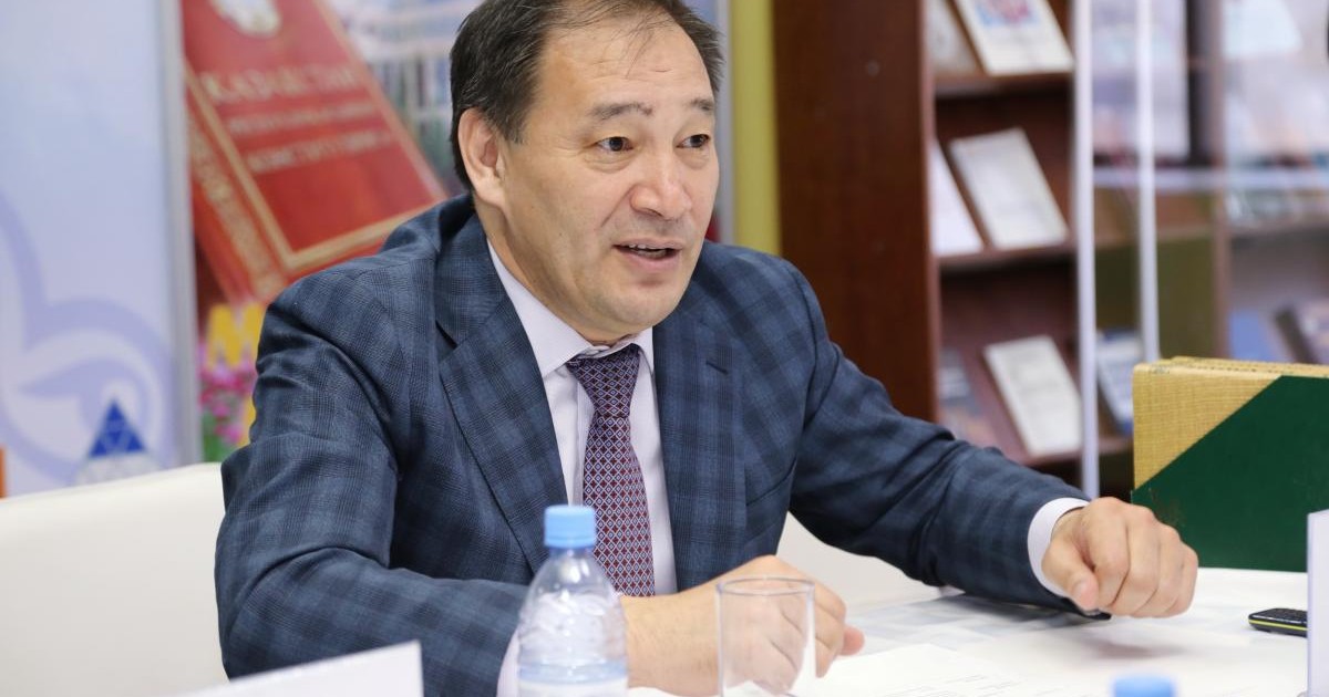 Білімі жоқ азаматтар “үкімет қайда қарап отыр?” деп тиіседі