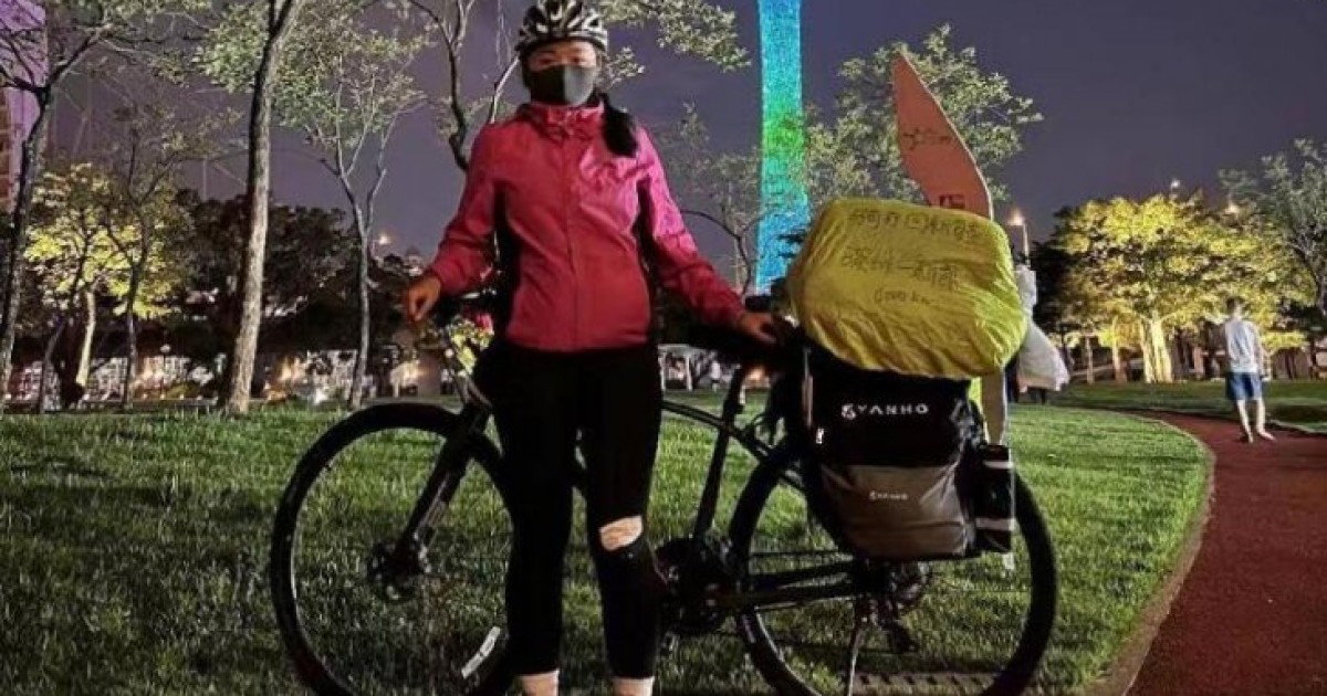 Қытайдағы қазақ қызы 6 мың шақырым жерді велосипедпен жүріп өтті