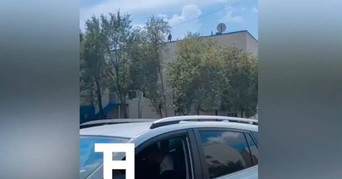 Ғимараттан секірмек болған тағы бір әйел құтқарылды