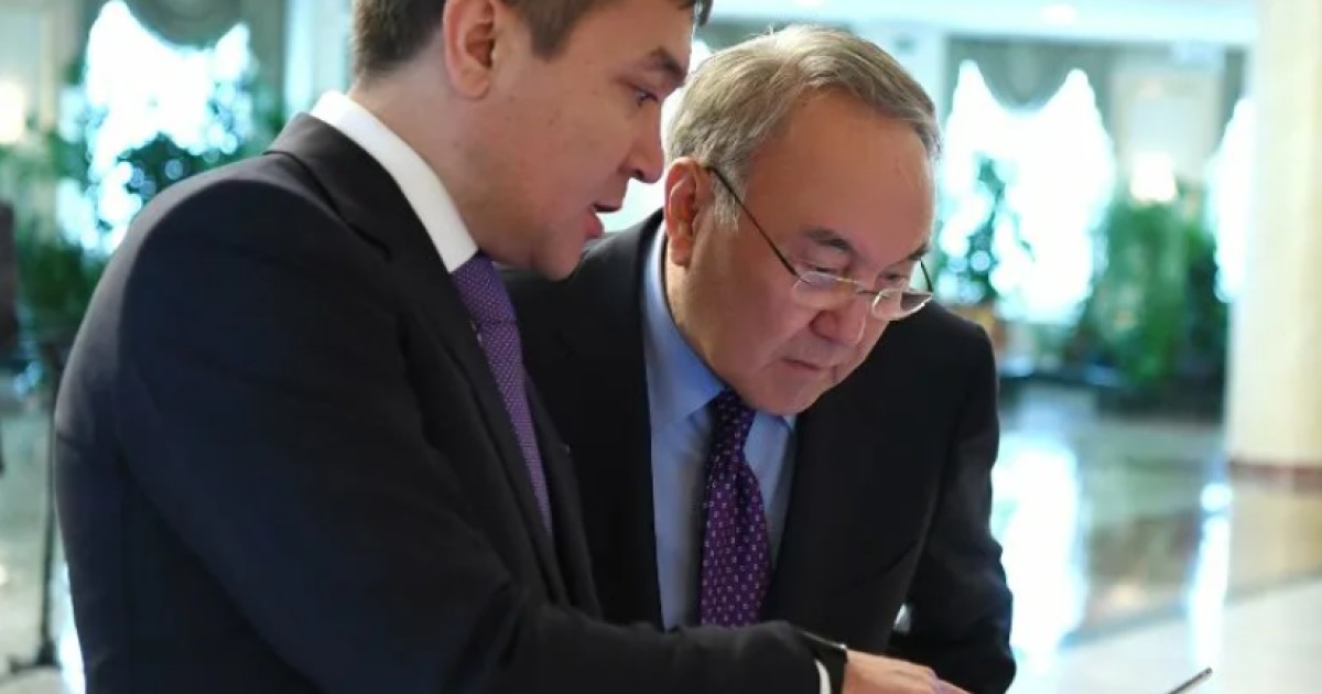 Назарбаевтың баспасөз хатшысы экс-президентті «Елбасы»деп атауды тоқтатты