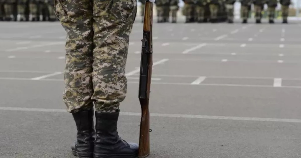 Себеп: Өз-өзіне қол жұмсаған сарбаз ақша сарайын күзетіп тұрған