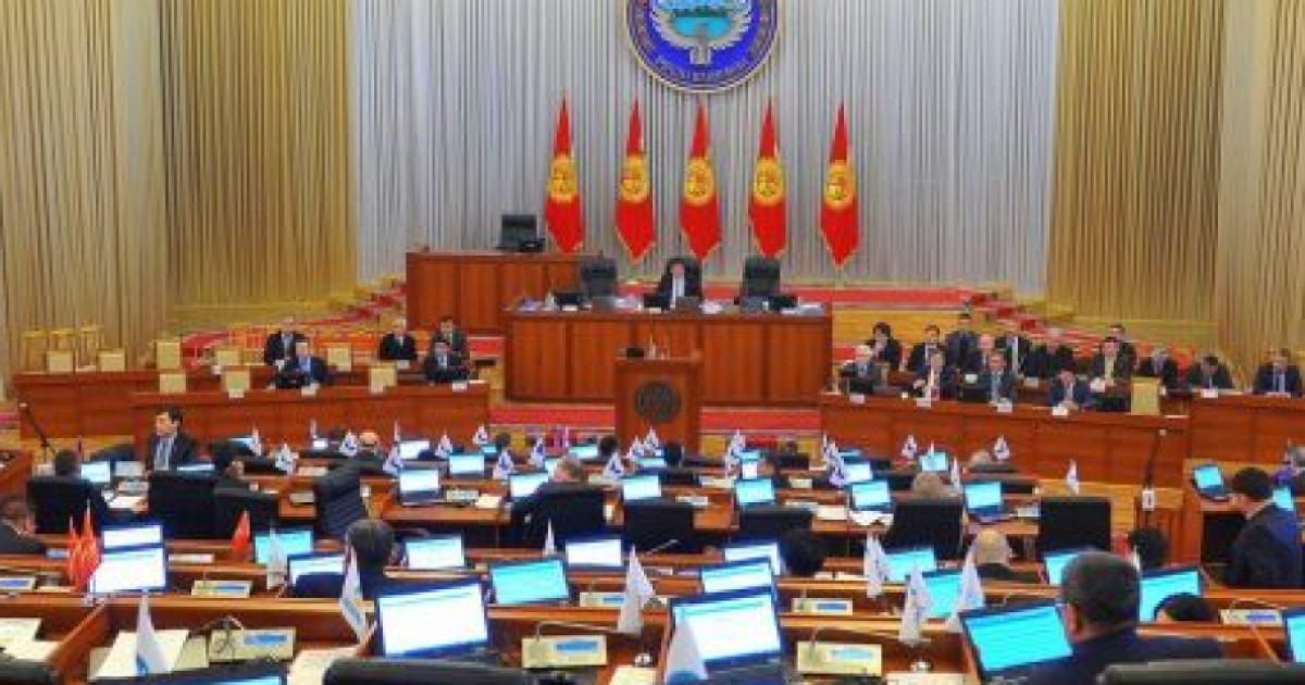 Депутаттар орыс тіліндегі баяндаманы тыңдаудан бас тартты