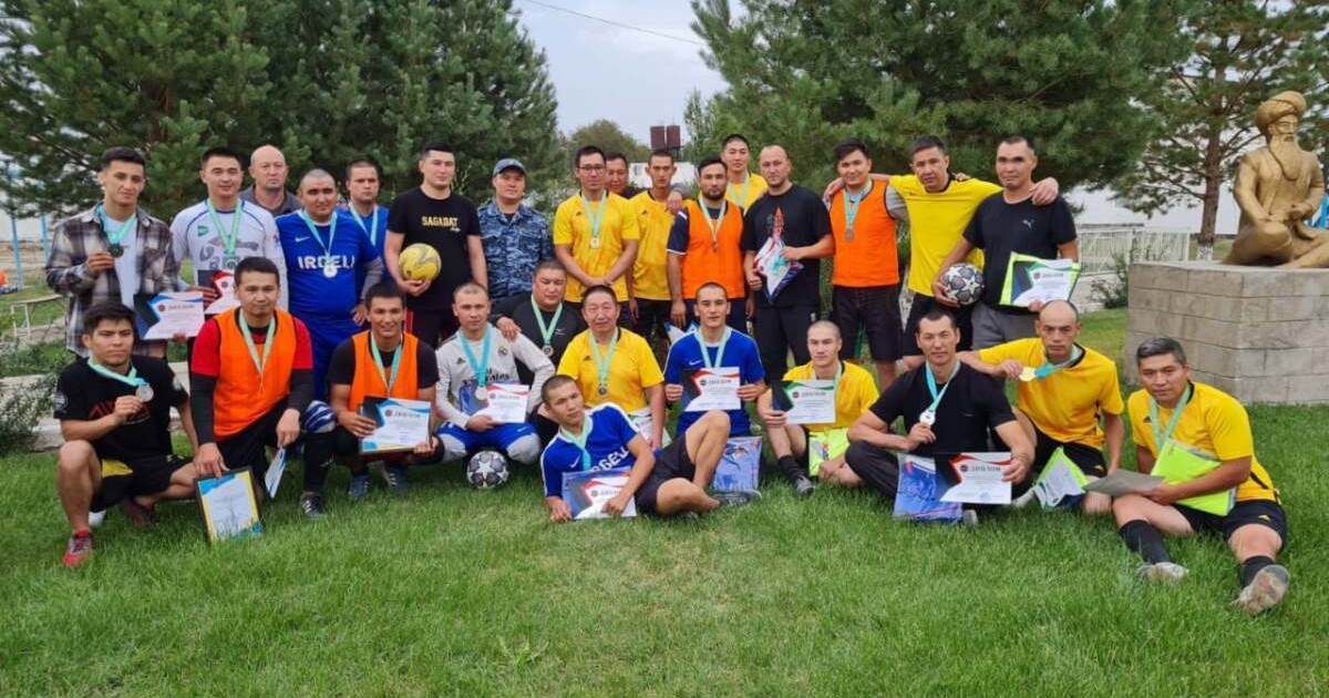 Алматыда сотталғандар футболдан кәсіби спортшыларды жеңіп кетті