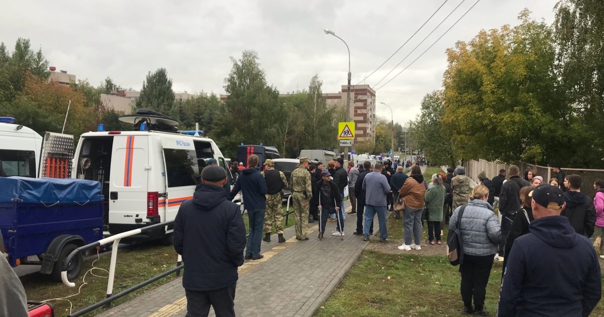 Ресейде белгісіз ер адам мектепке оқ жаудырған