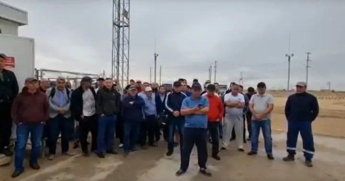 «Жалақы көтерілсін»: Маңғыстаулық жұмысшылар Тоқаевқа үндеу жасады (видео)