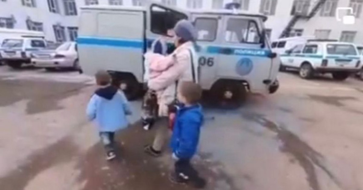 11 айлық бала бар: Оралда жалғызбасты ана аялдамада түнеп жүр