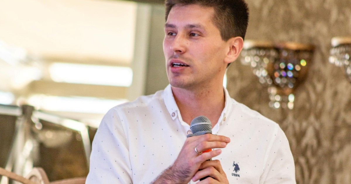 Ұлтшылдық белгісі: Қазақ тіліне тіл тигізген бизнесмен тұтынушыларынан айырылуда