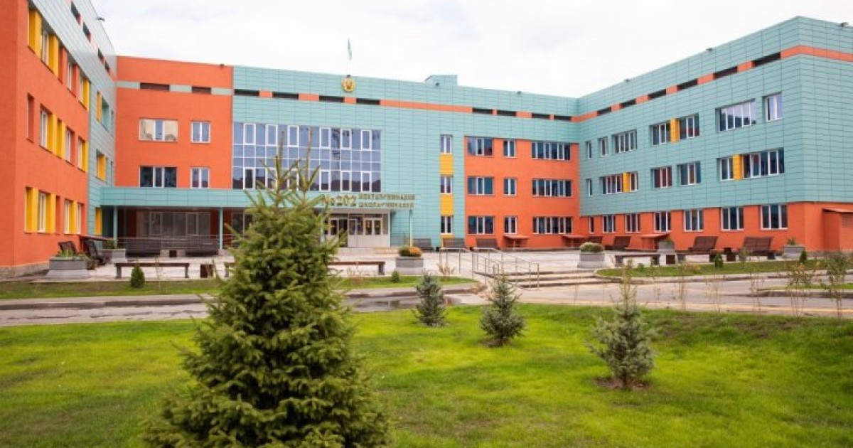 3 млрд теңгеге салынған мектеп қабырғалары сынып жатыр