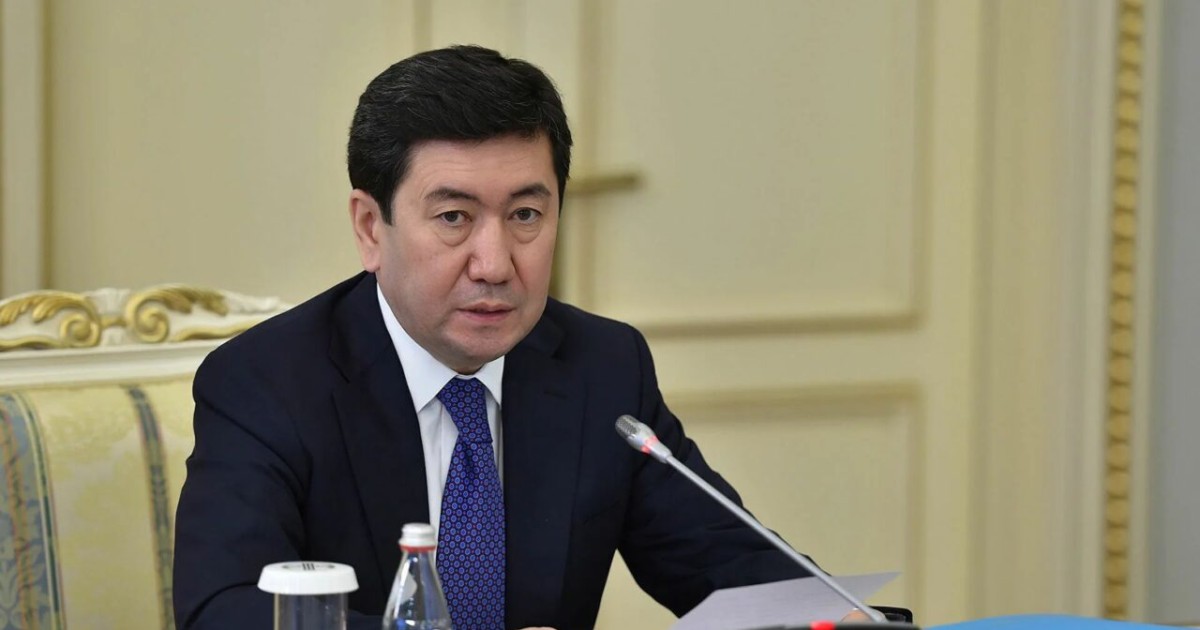 Ерлан Қошанов Тоқаевтың неліктен дебатқа қатыспайтынын айтты