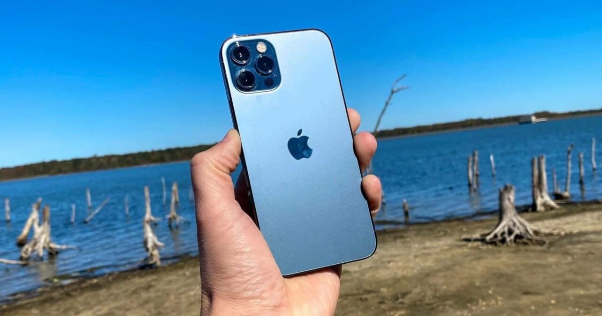 «Жұмыс істеп тұр»: Мұхитта жоғалған iPhone бір жылдан кейін табылды
