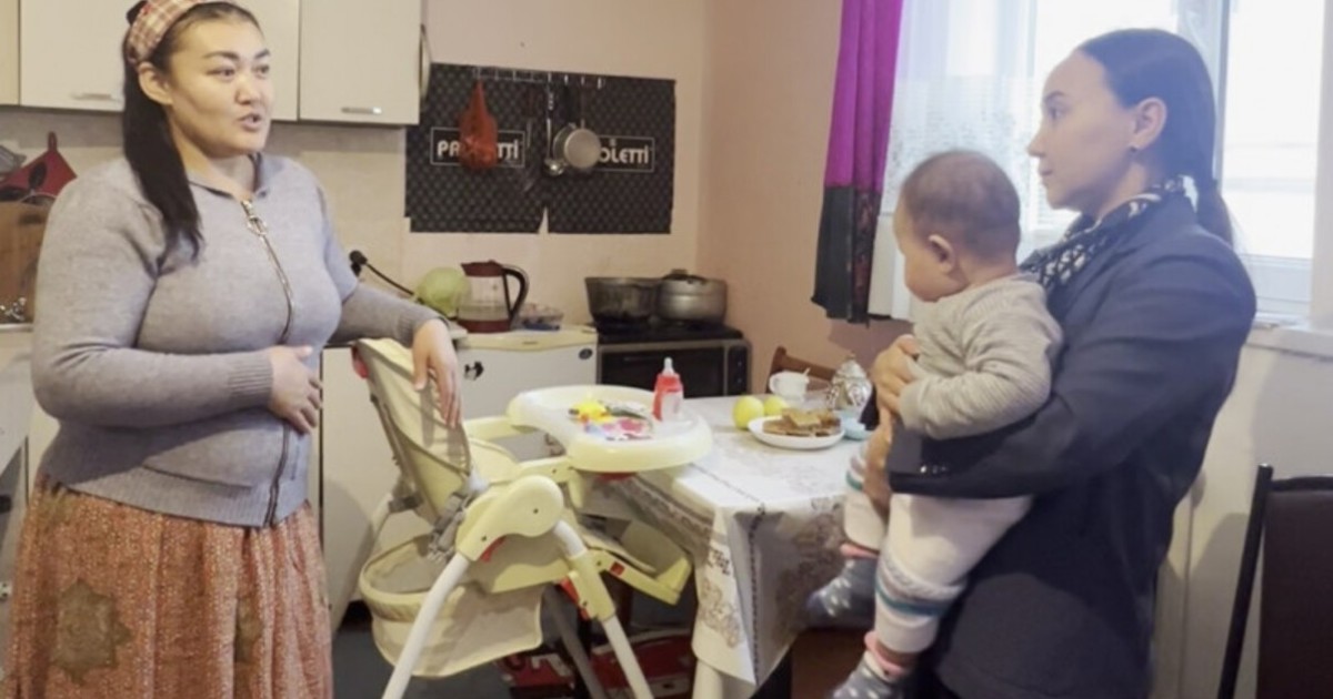 Сәбиін қолына ұстап, такси жүргізген анаға Астанадан пәтер сыйға берілмек