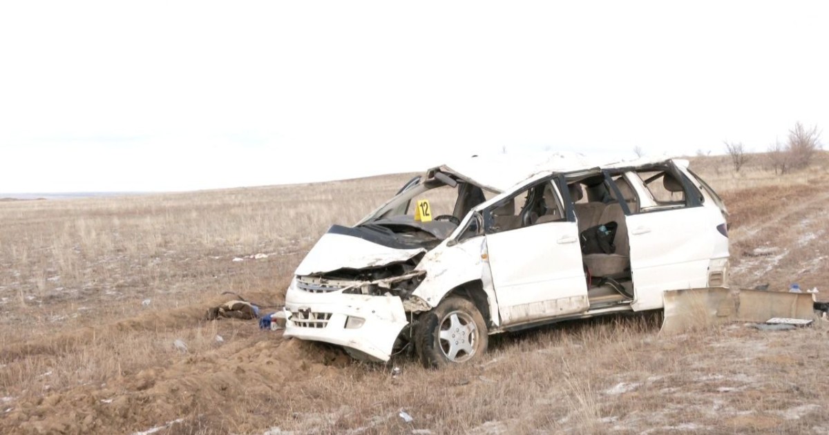 Ақтөбеде балалар отырған көлік жол апатына түсті