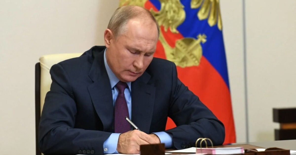 Путин ЛГБТ-ны насихаттауға тыйым салатын заңға қол қойды