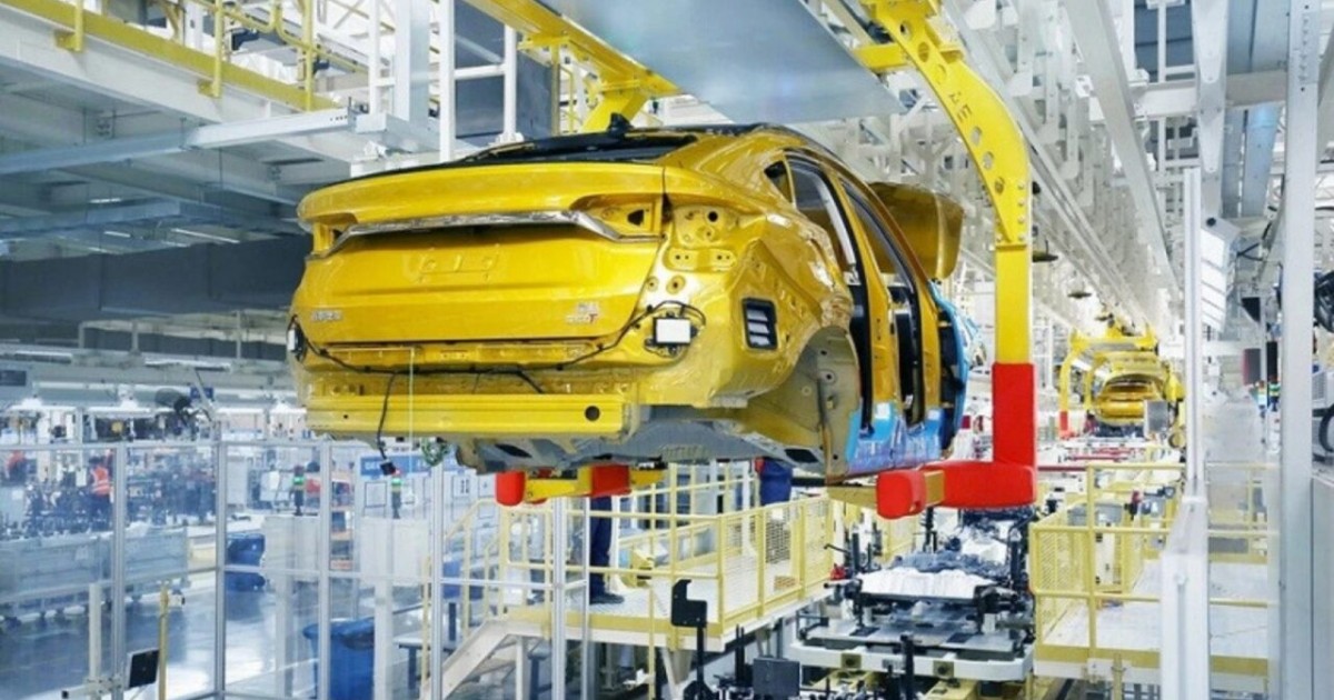 Екі брендтің кроссоверлері Алматыдағы зауытта құрастырылады