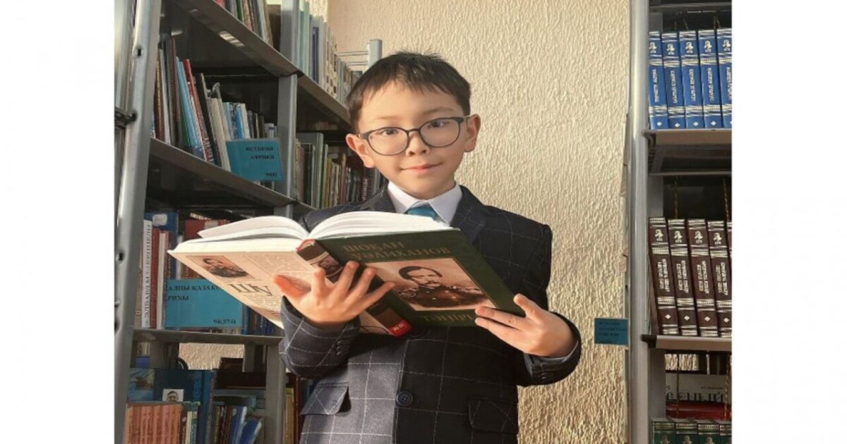 9 жастағы оқушы өзінің кітабын шығарды