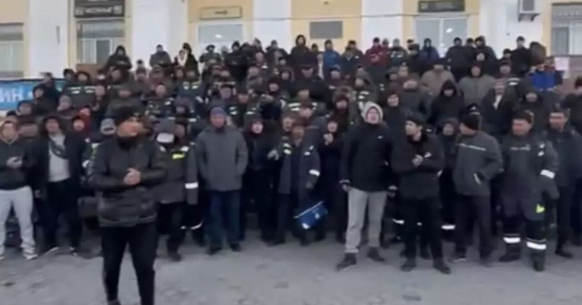 Жаңаөзендік мұнайшылар халыққа үндеу жасады
