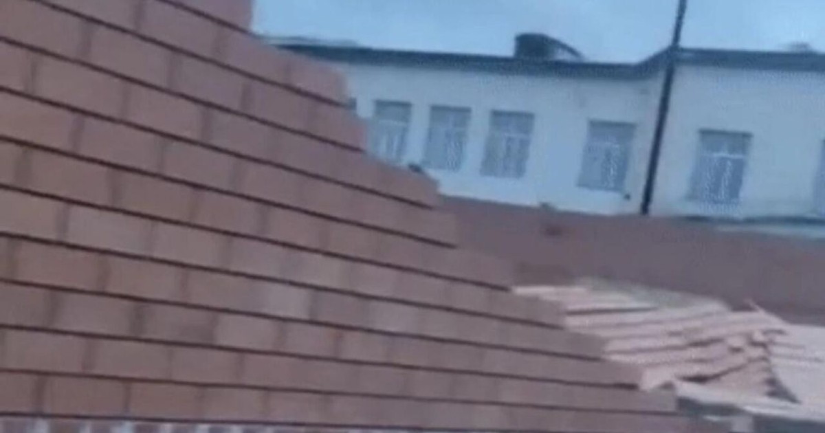 Жаңадан салынған мектеп жел тұрып, қирап қалды