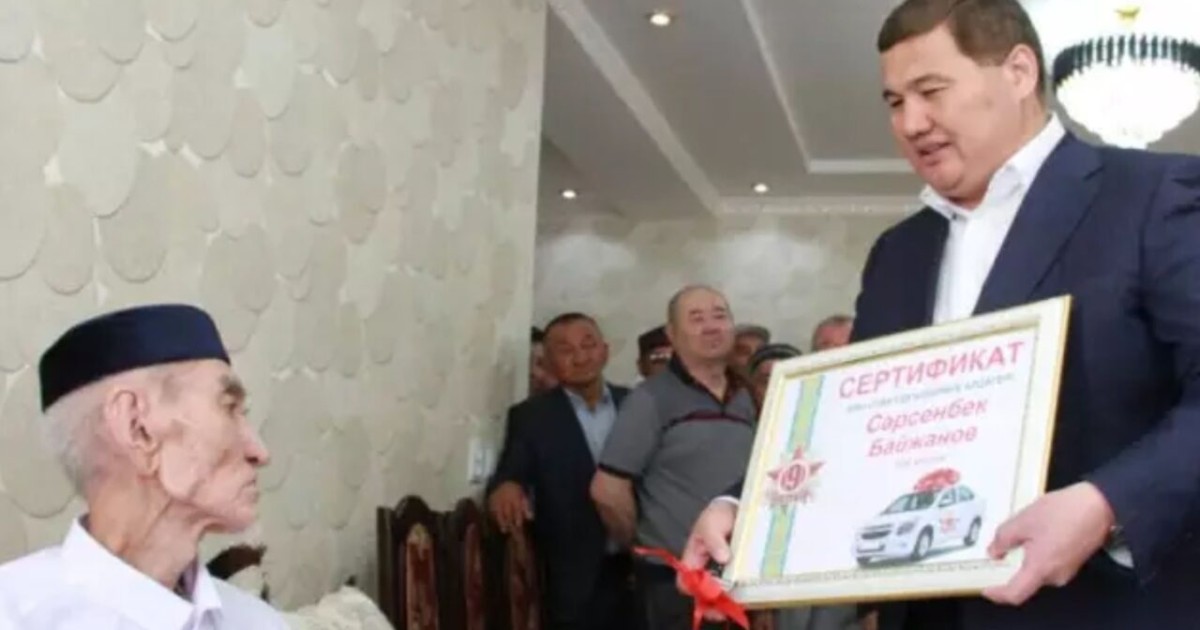 Әкім соғыс ардагеріне көлік сыйлады