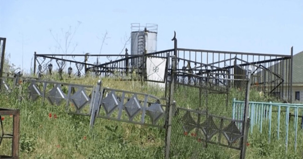 «Мұсылман зиратының көзін құртпақшы»: Алматыда моланың жері жекенің қолына өткен