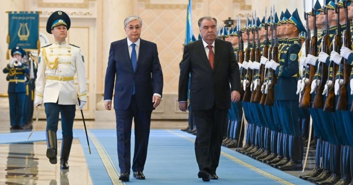 Тоқаев Тәжікстан Президентін қарсы алды