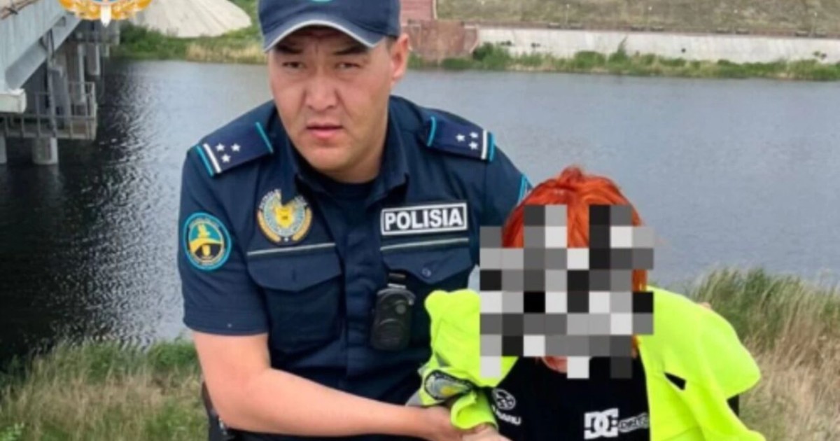 Қостанайда полицей өзенге секірген қызды құтқарды