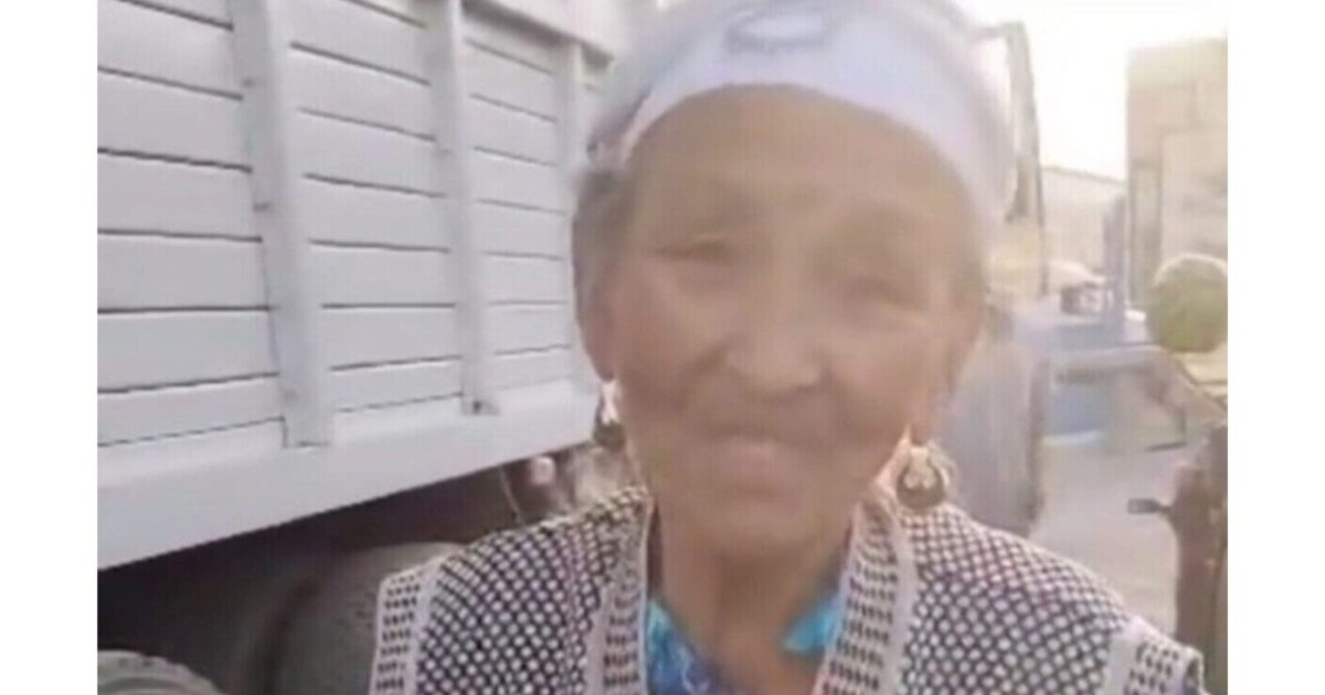 «Үш кредитім бар»: 88 жастағы кейуана жүк көлігін жүргізіп жүр (ВИДЕО)