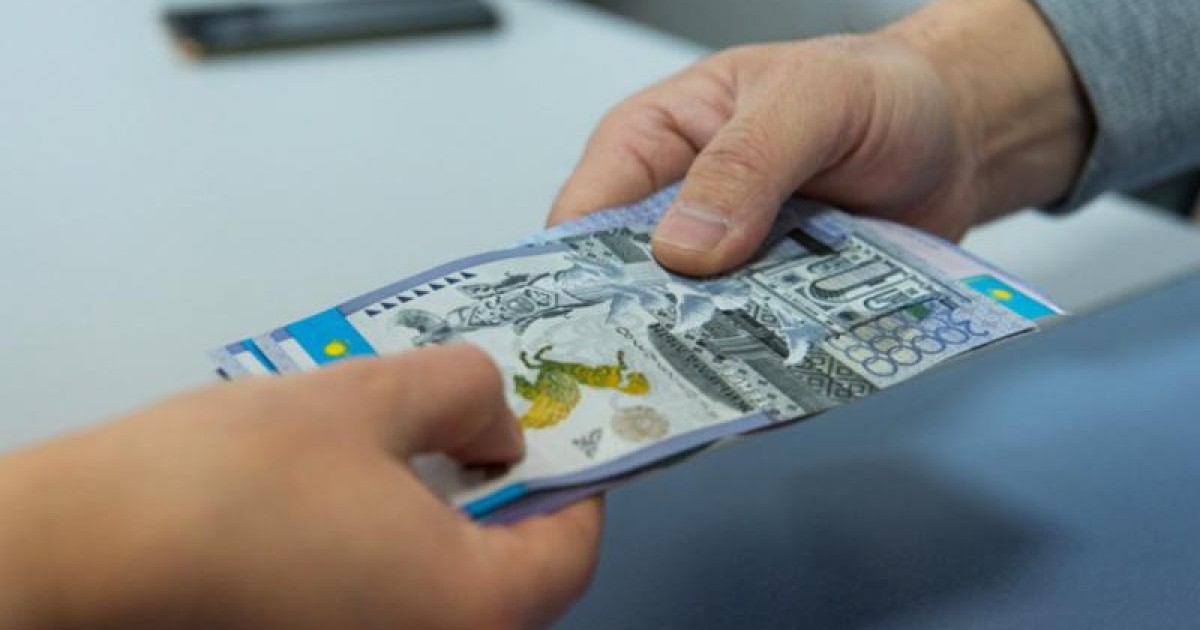 18-25 жас арасындағы жастар қарызға кіруден рекорд орнатты — қаржыгер (ВИДЕО)