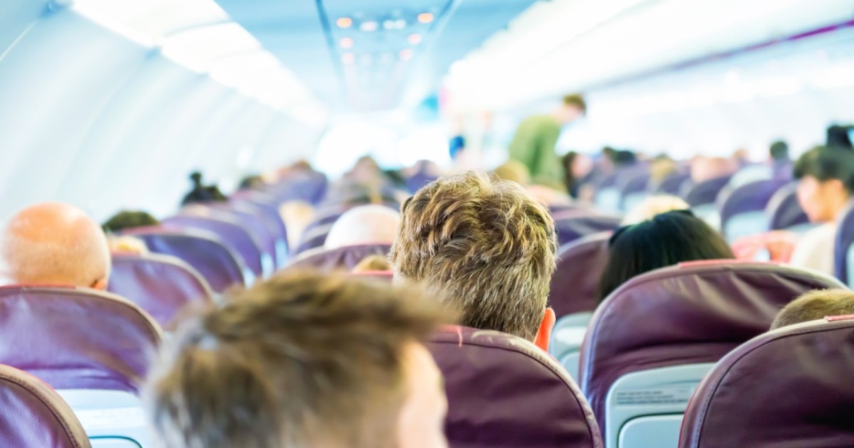 40 ресейлік Ақтауға қонған ұшақтан шықпай қойған