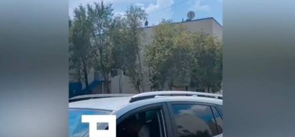 Ғимараттан секірмек болған тағы бір әйел құтқарылды