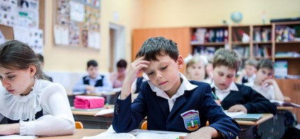 «Оқушыларды соғысты мақтан тұтуға үйретіңіз»: Ресей мектептерінде соғысты дәріптеп жатыр ма?