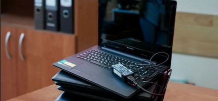 Мектеп инженері букмекерлік ставкадағы қарызын мектеп ноутбуктерімен төлеген