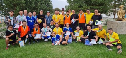 Алматыда сотталғандар футболдан кәсіби спортшыларды жеңіп кетті