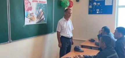 Шымкентте 48 жастағы ер адам алғаш рет мектеп есігін ашты