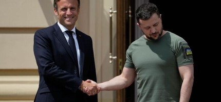«Путин сіздерді тыңдайды»: Зеленский Макроннан соғыстың алғашқы күнінде көмек сұраған