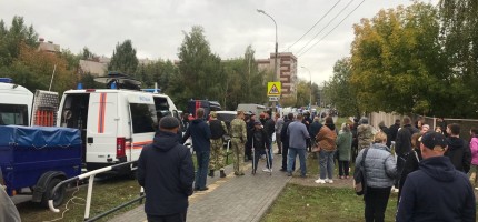 Ресейде белгісіз ер адам мектепке оқ жаудырған