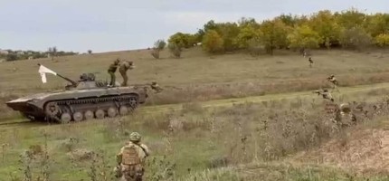 Ресей әскері ақ жалау тігіп, берілуді бастады (видео)