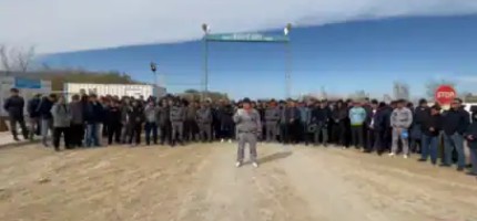 Маңғыстауда мұнайшылар жалақыларын 100% көтеруді сұрап наразылық білдірді