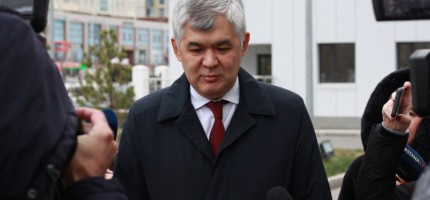 «Әділ Қазақстанға сенеміз»: Елжан Біртанов үкімді есту үшін сотқа келді