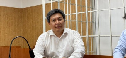 Депутаттар журналист үшін араша түсіп, билікке «шектен шықпауды» сұрады