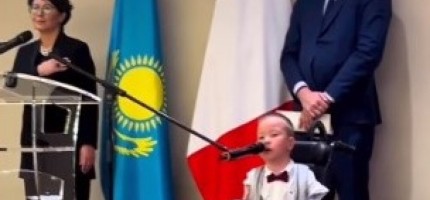 Парижде Қазақстан әнұранын шырқаған бала көпшілікті тәнті етті (ВИДЕО)