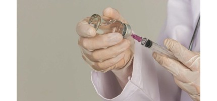 42 оқушыға басқа вакцина салған медбике жұмыстан шеттетілді