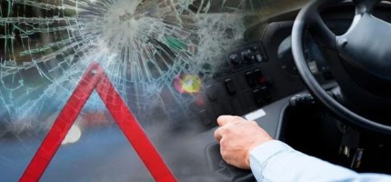 Жол апатынан 14 жастағы жүргізуші қаза тауып, 4 жолаушы ауруханаға түсті