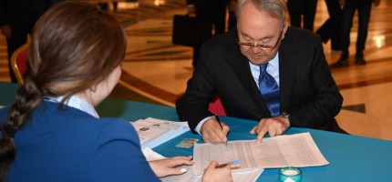 Назарбаев Президент сайлауында дауыс берді