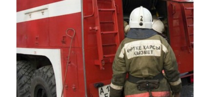 Ерлікпен қаза тапқан өрт сөндірушінің отбасына 3 бөлмелі пәтер кілті табысталды