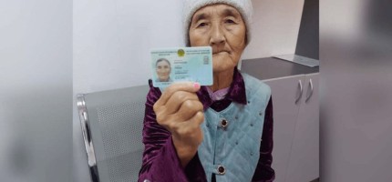 Атырауда 67 жасқа келген әжей өмір бойы құжатсыз жүрген