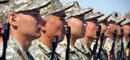 Қорғаныс министрлігі кімдерді шұғыл әскер қатарына шақыратынын мәлімдеді