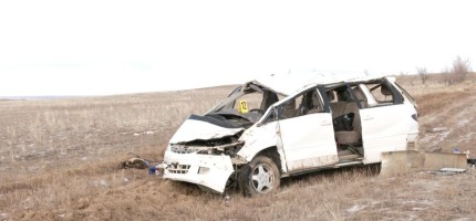 Ақтөбеде балалар отырған көлік жол апатына түсті