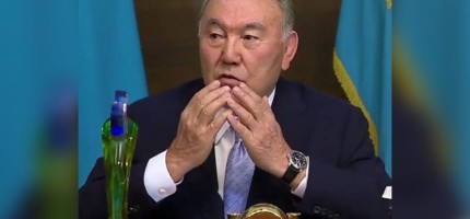 Назарбаев жаңа мешітте Қазақстан үшін дұға жасады (ВИДЕО)
