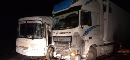 Қаза болғандар бар: Ақтөбеде мектеп автобусы жол апатына ұшырады