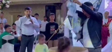Беташарда табаққа 2 млн теңге салған кім? (ВИДЕО)